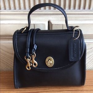 Vintage Coach Regina-Black leather